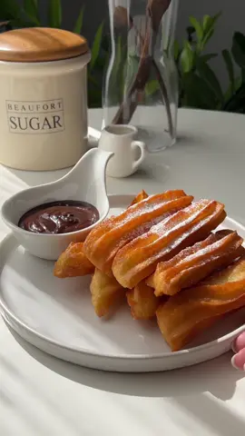 ทำชูโรสรอบที่เท่าไหร่ 😂 ดิปกับช็อกโกแลตคือเลิฟมากกก #ชูโรส #ปาท่องโก๋สเปน #churros #เมนูง่ายๆ #ห้องครัวtiktok #fyp