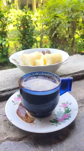 singkong rebus kopi hitam #ngopibosss☕☕☕ #ngopi #ngopisantuy 