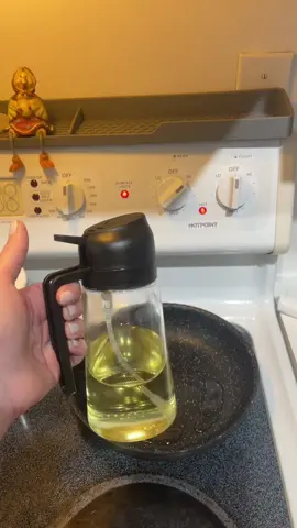 Lo mejor para la cosina es este dispensador de aceite #oildispenser #pitboss #weberslate #weber #cooking #CookingHacks #cookingtools #kitchen #KitchenHacks #kitchengadgets 