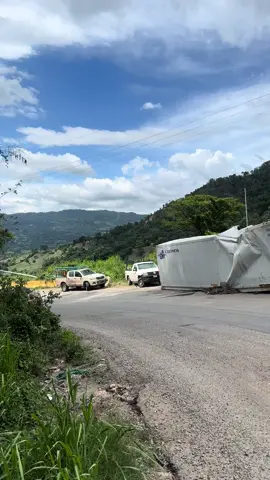 Carretera hacia Cucuyagua. Vuelta el Duende .🏞️Restableciendo servicios de internet y Energia Eléctrica  #copan #cucuyagua #utcd #diser  #cableros #fibraoptica 