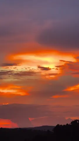 Hãy để tình yêu tồn tại một cách công khai, kết thúc  rõ ràng và đàng hoàng một cách rõ hoàng.
 Đừng để tình yêu bắt đầu trong lặng thinh và chết đi trong thầm lặng.  Bởi ai cũng xứng đáng được yêu một cách đàng hoàng và rõ ràng.  #xh #foryou 