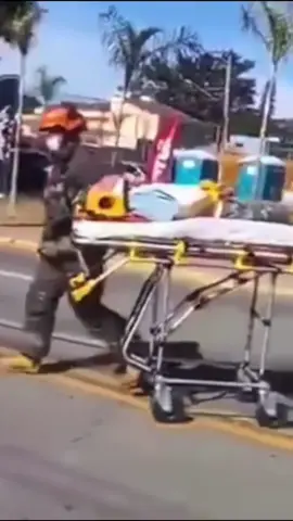 Mav aku terjatuh gais 😭🙏🏻  #TahanLebihLama #RekomendasiPerfumeMewah #BeliLokal #PerfectScentEveryMoment  @Scarlett Whitening Official 