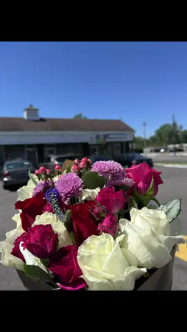 These babies wore me out…. Today was a great day… I started out working with children in pediatrics 17 years ago, then moved to hospital administration for 2 years, now I’m back with children k-3 in an elementary school. Working with children has truly been a passion of mine. Wherever life takes me, I will forever make time to spend with the baby leaders of the world. Thank you Keys Cool Kidz for having me today. My flowers and cups were a great surprise!!! ♥️💜💙💛💚🧡💘 Now off to prep for my 8PM Virtual Class (who’s interested in joining my mat challenge?)#pilates #matpilates 