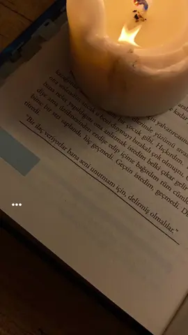 “Deli olması lazım bir insanın bir insanı sevmesi için,” diyen Kutay Harmanlı. 🩶