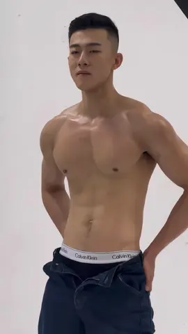 Hậu trường chụp ảnh body ngày hôm nay #manoftheworld #mistervietnam🇻🇳🇻🇳🇻🇳 #xuhuongtiktok #namvuong 