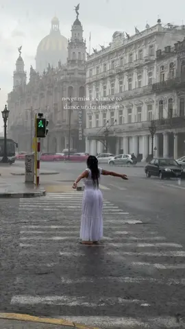 never miss a chance to dance under the rain 💕💧☔️🌧️!! #dance #dancingr #rain #viral #fyp #fypシ  #CapCut 