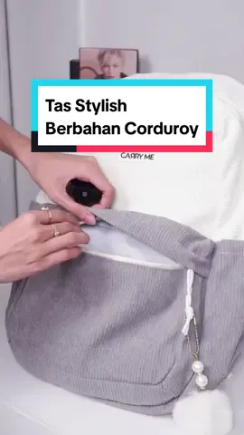 ❗️Bingung cari tas bahan corduroy?❗️ Nyesel banget baru tau, Buzzy Backpack dari CarryMe 😁cocok banget nih buat pelajar, liat sendiri kan, jadi ga perlu ribet kalau bawa banyak barang✨ Dijamin anti air, muat laptop 14-15inch, buku, ipad, kotak bekal, dll.  & harganya di 100 ribuan aja loh 😋 Yuk checkout sekarang dan koleksi 6 warna kiyowonya! #carrywithoutworry #ranselsekolah #rekomendasiransel #ranselpelajar #ranselkuliah #backtoschool 