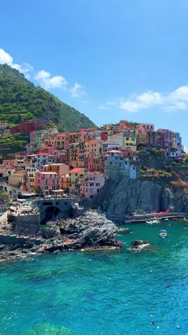 📍 Manarola, Cinque Terre, Italy 🇮🇹  Follow for more Content 🇮🇹 📌 Save this for your (next) trip to Dolomites 🏔️ 🎥 by: @swisswoow #manarola #cinqueterre #liguria #italy #riomaggiore #italia #vernazza #corniglia #monterosso #laspezia #italien #cinqueterreitaly #beautifuldestinations #travel #visititaly #mountains #travelphotography #sea #europe #genova #manarolaitaly #liguriagram #Summer #portofino #manarolacinqueterre #Love #landscape #mare #nature