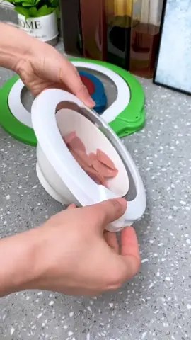 Easy to keep food fresh😏#goodstuff #goodthings #homehacks #householditems #useful #LearnOnTikTok #tiktokmademebuyit #fyp #foryou 