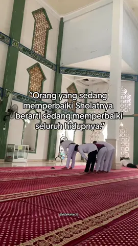 #sholat #selfreminder #hijrah #islmaicreminder #quotesislam #pemudahijrah #muhasabahdiri #istiqomah #islamic_video #fyp #storyislami 