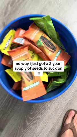 These smackin seeds are the best flavored sunflower seeds ngl 😮‍💨 #smackinsunflowerseeds #sunflowerseeds #snackbreak #tiktokmademebuyit 