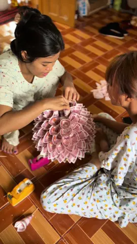 #ကြာကလပ်လှလှလေးတွေ#ယနေ့ အပြင်လက်တွေ့သင်တန်းသူလေးကိုပြပေးဖြစ်တာလေး#ငွေပဒေသာပင်ကြာဖူး ကြာကလပ် online class အပြင်လက်တွေ့ class များ join လို့ရပါပြီးရှင့်#Tulipqueen floral service hpa-an#fyp ##foryou 