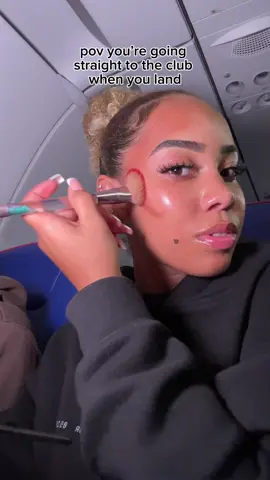 straight to the napa strip #fyp #planemakeup #planemakeupchallenge #makeuptutorial #grwm #meganodoch 