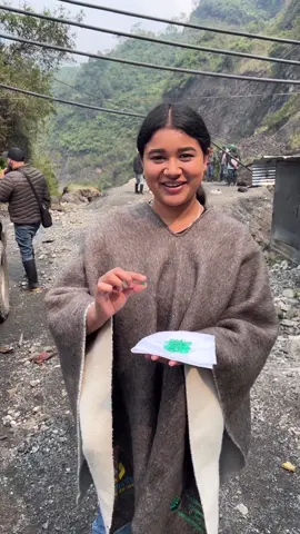 Bought a Colombian emerald lot from Tatiana Rodriguez at the mines of Chivor where she was working with her mum and dad. Light but super vibrant material for cutting rounds and caret. Currently the most liked video on my other instagram page @emeralds - Follow in case you’re not already! #emerald #emeralds #colombianemerald #colombianemeralds #mining #emeraldmining #chivor #boyaca #colombia