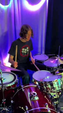 “RR” 😶‍🌫️ by Lomaji - amazing dnb record using samples (i believe) from the classic Rave Racer arcade game 🕹️ oh and 5 snares hehe #drumandbass #junglist #amenbreak #junglistmassive #drumcover #drumset #drumming