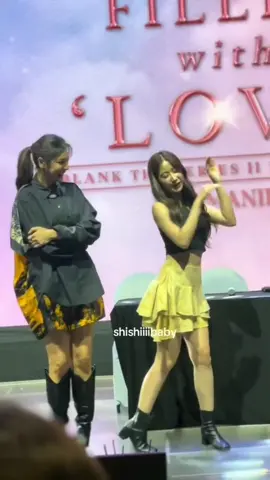 lihat betapa senang nya P faye di gituin sama yoko🤘😚#fayeperaya #yokoapasra #faye_malisorn #fayeyoko #xyzabc #fyp 