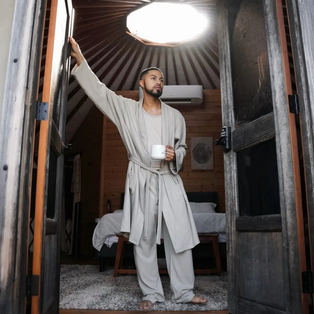 reconnecting with yourself with no distractions is top tier 🪵🌲 #SelfCare #retreat #soloretreat #mensmentalhealthmatters #loveyourself #theericanthony 