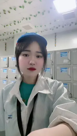 CÔNG TY TNHH LUXSHARE–ICT THÔNG BÁO TUYỂN DỤNG CÔNG NHÂN CHO NHÀ XƯỞNG VÂN TRUNG LƯƠNG CƠ BẢN: 5.100.000 VNĐ/tháng. TRỢ CẤP: - Nhà ở: 500.000 VNĐ/tháng - Xăng xe: 300.000 VNĐ/tháng - Chuyên cần: 300.000 VNĐ/tháng - Không kim loại: 200.000 VNĐ/tháng - Thâm niên: 200.000 ~ 500.000 VNĐ/tháng - Tiền ăn: 1.170.000 VNĐ/tháng + Bữa sáng: 7.000 VNĐ + Bữa trưa: 19.000 VNĐ + Bữa tối: 19.000 VNĐ (Nếu tăng ca 2h trở lên). - Được tham gia BHXH, BHYT, BHTN theo quy định của pháp luật - Điều kiện làm việc: Môi trường làm việc sạch sẽ. PHỎNG VẤN TRỰC TIẾP TẠI ĐỊA ĐIỂM:  - NHÀ MÁY VÂN TRUNG: ĐỊA ĐIỂM PHỎNG VẤN: KHU A, CÔNG TY LUXSHARE–ICT VÂN TRUNG, KCN VÂN TRUNG, VIỆT YÊN, BẮC GIANG. - THỜI GIAN PHỎNG VẤN: THỨ 2-THỨ 7, 8H-17H YÊU CẦU: + Độ tuổi: đủ tuổi lao động từ 18-45 TUỔI + Xét nghiệm tại hiện trường phỏng vấn. - Điều kiện làm việc: Môi trường sạch sẽ - LOẠI HỢP ĐỒNG LAO ĐỘNG DỰ KIẾN: HỢP ĐỒNG LAO ĐỘNG CÓ THỜI HẠN 12-36 THÁNG *Lưu ý: - ỨNG VIÊN ĐẾN PHỎNG VẤN MANG THEO THẺ CĂN CƯỚC CÔNG DÂN GỐC (KHÔNG MỜ HOẶC RÁCH) - Ngoài ra, không phát sinh thêm bất kỳ chi phí nào khác. -Thực hiện tốt công tác phòng chống dịch khi đến phỏng vấn. Luxshare-ICT hoan nghênh tất cả các bạn! ai muốn vào làm thì liên hệ với em SDT:0348217776     #luxshare vantrung