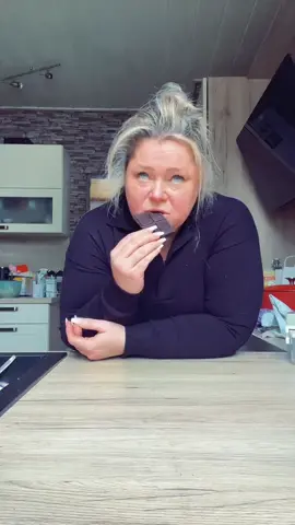 Magst du dunkele ider milchschoko?#maskiergang #probierenmitkarina #learnwithkarina 