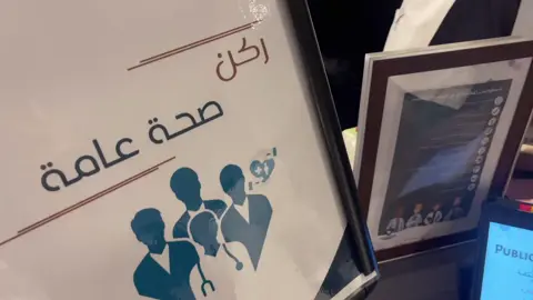 ماهو تخصص الصحة العامة ؟وماهي مميزات وعيوب التخصص؟ وماهي وظائف تخصص الصحة العامة؟ اسئلة تجيب عليها الطالبتان : ‫#مريم_الجبارة‬ و ‫#ليلى_الناصر‬ في ‫#ملتقى_افاق_المستقبل14‬ لتوجيه طلاب وطالبات الثانوية لتحديد مسارهم الاكاديمي  ‏‪@aafaqSSisa‬ حيث كان الملتقى في الكلية التقنية الرقمية وشارك في هذا الملتقى اكثر من 200 متطوعة ‫#الاربعاء‬ 26-6-2024 ‫#الاحساء‬ ‫#هاوي‬  عدسة: ‫#اسراء_الجعيدان‬  ‏‪@Esraa_288‬  ‫#عيون_هجر‬ ‫#الاحساء‬ ‫#مساحة_الشايب‬ ‫#تطبيق_هاوي‬ ‫#برنامج_جودة_الحياة‬ ‫#رؤية_السعودية_2030‬ ‏‪@Saudi_Hawi‬ ‏‪@Hawi_events‬  ‫#جمعية_آفاق_للمبادرات_المجتمعية‬  ‫#فريق_آفاق_المستقبل‬ ‫#وسع_افاقك_وحدد_طريقك_في_ملتقانا‬ 