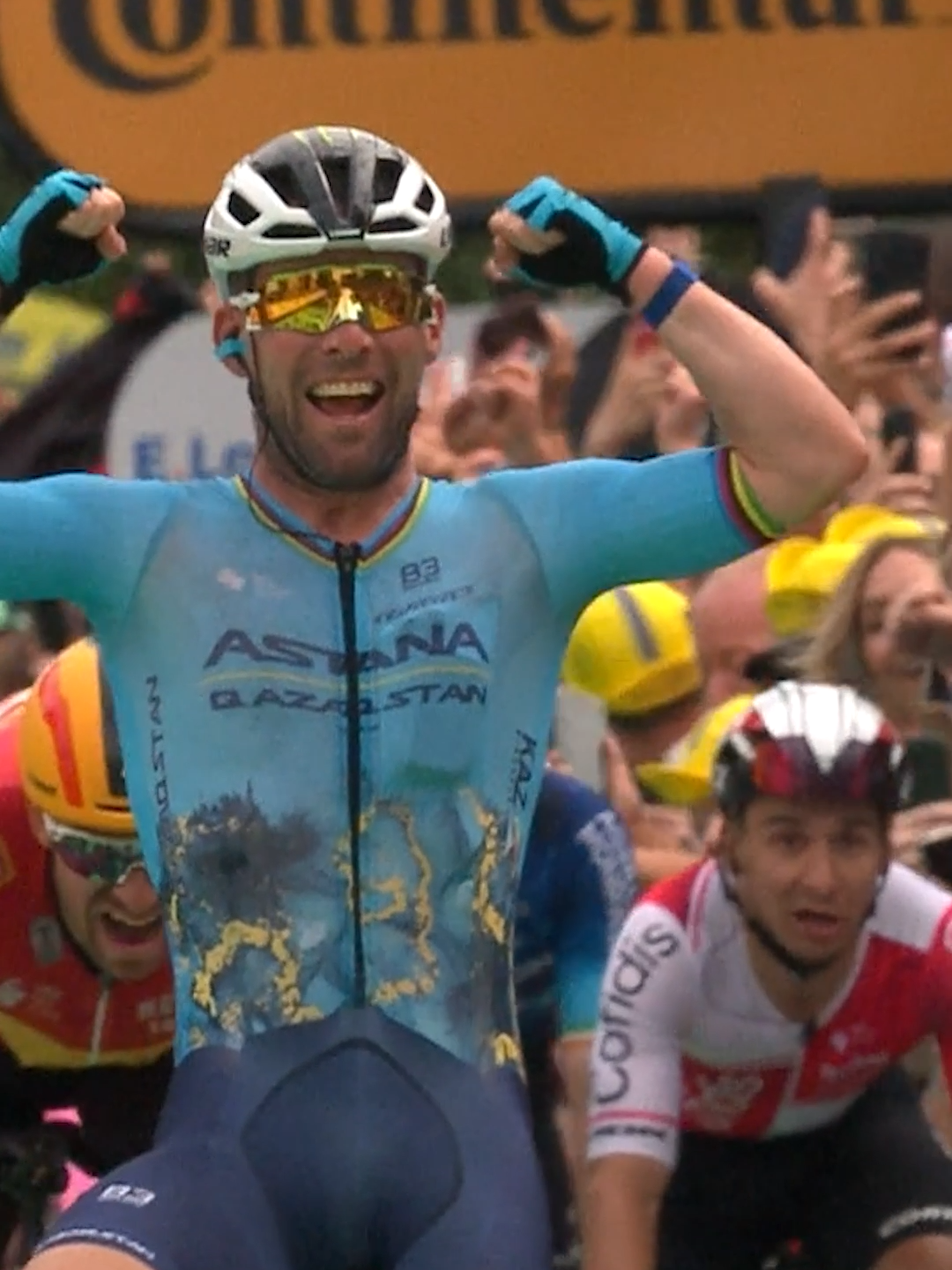 🍾 Introducing the record holder for @letourdefrance stage wins @markcavendish  3️⃣5️⃣ stage wins 🏁 A huge congratulations from all at GCN! 🥂 #GCNracing #roadbike #GCN #globalcyclingnetwork #RoadCycling #cycling #tdf #tdf2024 #TourDeFrance #markcavendish