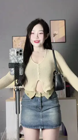 ครอปไหมพรมผ้านิ่ม ใส่สบาย🤍#ฟีดดดシ #ไอเดียแต่งตัว #tiktoklooks #เสื้อผ้าแฟชั่น #TikTokFashion #เสื้อครอป #ครอปแขนยาว #เสื้อครอปน่ารักๆ #เสื้อครอปเอวลอย 