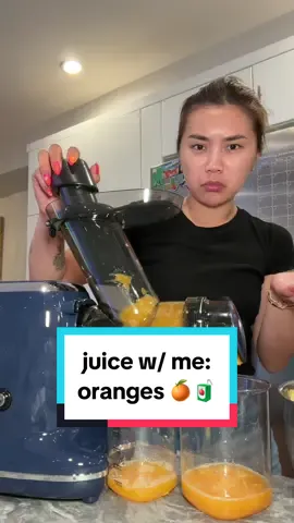 this juicer made me so frustrated 0/10🍊#erewhon #orangejuice #juicer #easydrinks #orange 