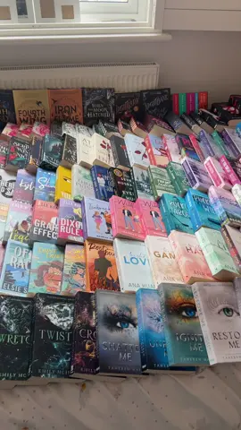 book girlies love for books is honestly unmatched #BookTok #booktoker #booktokuk #fyp #fypage #bookworm #bookish #BookRecommendations #fantasybooktok #romancebooktok #romantasybooks #booktokusa #foryou #trending #xybca 