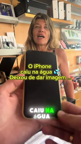 O iphone caiu na agua 💦 , deixou de dar imagem … #foryou #fyp #iphone #viral #portugal 
