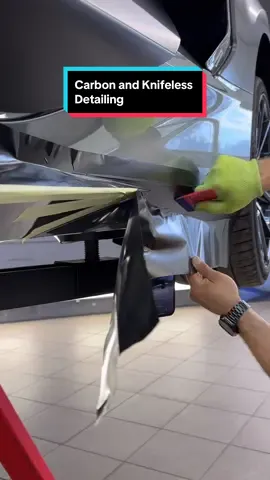 Prezentuję oklejanie drobnych elementów Corvetty C8 folią carbon, w tym cięcie linką knifeless i wykańczanie detali. Zobacz, jak precyzyjna praca i staranność w każdym detalu nadają samochodom wyjątkowy wygląd. #CarWrap #CarbonWrap #Corvette #Detailing #PrecisionWork #LuxuryCars #CarMods #CarLovers #CustomCars #AutoCare #WrapLife #CarLife #WrapInstall #WrapTraining #VehicleWrap #CarDetailing #CarEnthusiast #CarStyling #KnifelessTape #DetailingWork