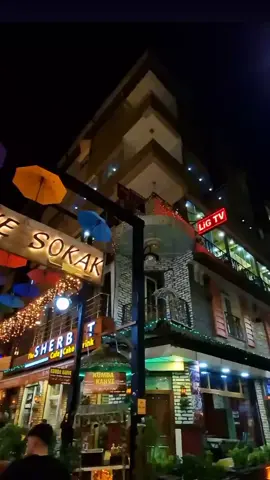 Van şemsiye sokağı ❤️‍🩹#kesfetteyizzzzzzzzzzzzzzzzzzzzzzzzzzzzzz #van #65 #yorumbegeni ❤️‍🩹