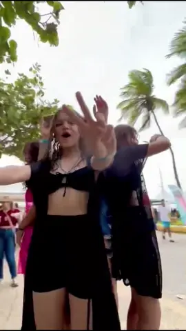 las amoooo 💕🫧🎀🪽♡ @♡︎ᴍᴀɴɪ♡︎ @m @elvanyrodriguez6 @☆ #besties #amigas #photobooth #360 #camara360 #360camera #trend 