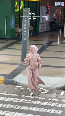 Hari-hariku kalau lagi pakai baju bagus, mau foto-foto terus! Haha🤳✨ @Yeppushop #dailyoutfit #oneset #hijaboutfit #ootdhijab 