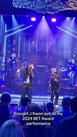 Everybody at the Bar gettin’ Tipsy! 🍻#betawards #tipsy #shaboozey 