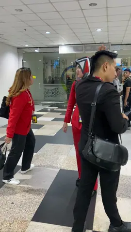 Pulang sejam yg lalu gini kalau tiap jalan keluar ngebahas rambut mirip kipas dewi kwan im 😂
