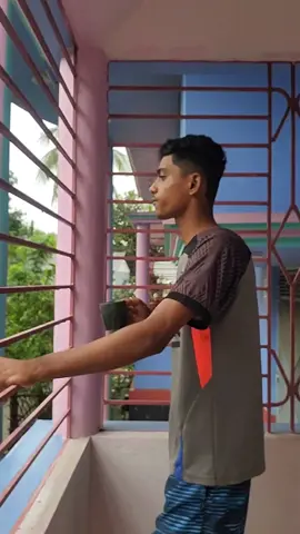 বন্ধুরা সবাই মিলে একসাথে ঘুরতে যাবো ভাবতে ভাবতে বন্ধুরাই হারিয়ে যায়,কখনো টাকা থাকে না কখনো সময় থাকে না,আবার কখনো পরিবার মানে না,তারপর একসময় বন্ধুরাওআর থাকে না।যে যার মতো দূরে চলেযায়,ক্যারিয়ার নিয়ে ব্যস্ত হয়ে পরে দেখা হয় না,কথা হয় না,যোগাযোগ থাকে না:জীবন তো এমনই,তাই না?🥺🙂 #বন্ধু @কালা বিলাই 