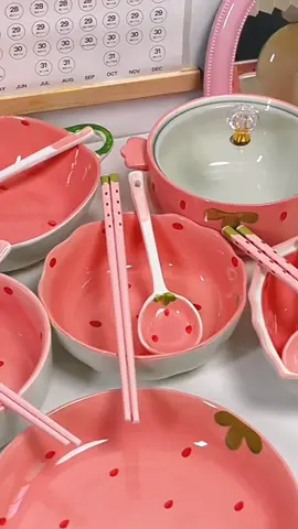 Bộ bát đĩa đũa thìa sứ hình dâu tây, màu hồng dễ thương, ăn cơm ăn mì. #bobatdia #bobatdiagomsu  #batdiadauhong #bobatdiadautay  #bobatdiadep #bobatdiadethuong 