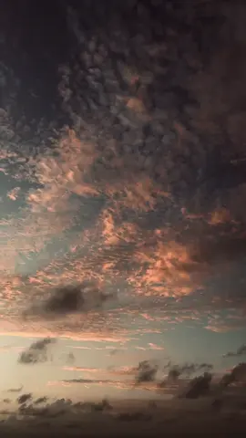 මයාකාරි වලාකුළු ☁️🥹. For admin 😩 . . . . . .#fyp #fypシ゚viral #foryou #foryoupage #onemillionaudition #onebillionaudition #trending #viral #viraltiktok #for_admin❗ #for_admin❕ #sayuru_nirmal #background #backgroundvideo #whatsappstatus #qutoes #wadan #sinhalaquotes #beach #beachvibes #evening #eveningview #sky #sea #cloud #clouds 
