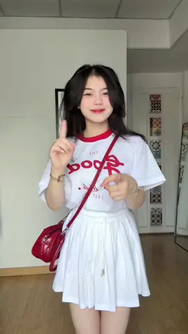 Màu nào hả anh ơi🥺 (ig:quinn.hhu) #Summer #xuhuong #review #thegood #outfit #phoidoxinh #muahetuyetvoi #thoitrangnu #quinhhu 