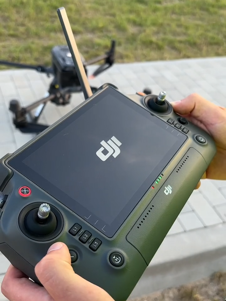 Setting up a drone worth a used car! / Rozkładamy drona w cenie używanego auta! Gotowi na akcję z DJI Matrice 350 RTK?  Ten technologiczny gigant jest gotowy do startu! Ready to see the DJI Matrice 350 RTK in action? 🚁 This high-tech beast is ready for lift-off!  #DJIMatrice350RTK #dronevideo #TechInAction #dronelife #aerialview #EpicFlight #DronePilot #Innovation #dronelovers #gadgets #skyhighthrills #dronefootage #Innovation #trending #poland #PilotDrona   #Gadżet  #views #trends #numbers #shorts #trending #fly #drone #number #2024