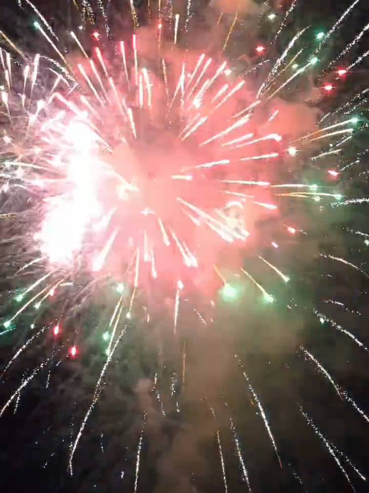 Celebrating America's birthday under the stars at the UMass Amherst fireworks display! Move to USA with your family!  #FourthofJuly #USAday #usatoday #usa #usatiktok #fireworks #fireworksof2024 #umassamherst #amherst #immigrationexperts