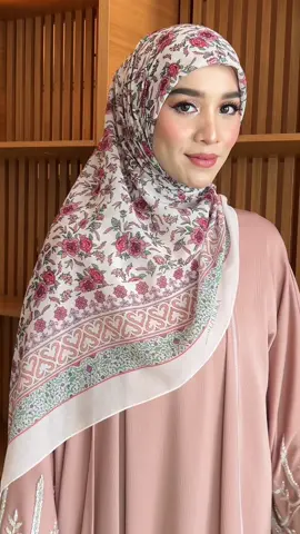 NASHWA 😍 Code paling cutee, bertambah cute bila @adnintasneem & korang kalau pakai tau 🙈❤️ #qabulshawlpublika  #shawlpublika  #tutorialtudungbawal  #cottonvoile 