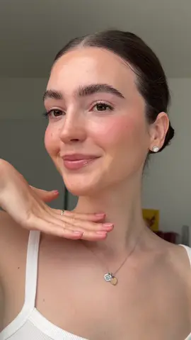 Glowy summer makeup with my fav products✨🤍 #makeup #glowymakeup #naturalbeauty #summermakeup #beauty 