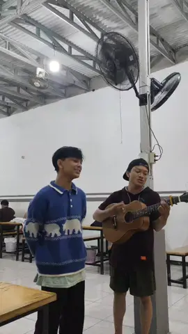Ngamennya niat banget mas @Bruno Mars  #fyp #fypシ #fypシ゚viral #pengamenjalanan #brunomars 