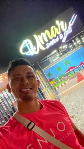 Seafood 🐟🦑🦐🦀 dinner at Kuala Perlis be like...🤤🤤🤤 This was our first stop dinner at Umar Seafood & Grill yesterday, located right by the river side of a fishing village, breezy ambience & their seafood choice is awesomely fresh! & plenty! Price is rather reasonable good as well👍🏻 Few of the seafood dishes that we tried & highly recommended, 👉🏻Steamed Fish Lime Chili (Thai Style) 👉🏻Horseshoe Crab with Kerabu Mango Salad -this is sooooo delish!😋  👉🏻Sotong & Udang Goreng Tepung -my fave too🫣 👉🏻Salted Baked Duck Bill Clams (looks like mini Geoduck clam) 👉🏻Green Curry Lala 👉🏻Grilled Fish with special yellow sauce & petai (stink beans or bitter bean) basically the style of cooking here are quite influenced by Thai style of where it's all simply delicious! Spicy & full of flavours🤤👍🏻 To get here do waze: Umar Seafood & Grill or  call 0125480117 / 0122310117 Definitely worth it! & #highlyrecommended while you are in Perlis👍🏻👍🏻👍🏻 @gayatravel @umarseafood @suruhanjayakoperasi #gayatravel #eksplorasikoperasi #skm #cuticutimalaysia #perlis #aksesmalaysia #hkn2024 #whatToEatInPerlis #GoodFood #goodfoodgoodmood #Seafood  #OliTravelHaven #OliFoodHaven