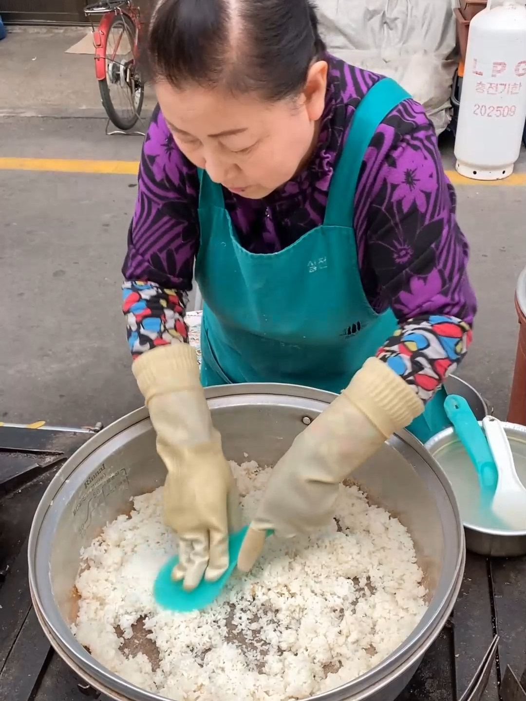 Korean Traditional Handmade Scorched Rice Nurungji #tiktok #viral #viralvideo #viraltiktok #fypシ #trend #tiktokindia #fypシ゚viral #video #fypage #fy #tutorial #voiceeffects #funny #tiktokviral #tik_tok#tik_tok #food #Foodie