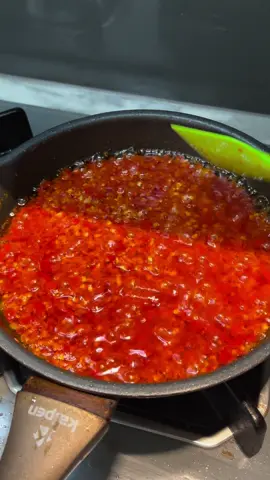 - em có ghen ko ?  - em bình thường 🙂 