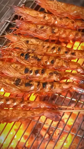 một món tôm sú nướng muối ớt chắc thịt ngọt và đậm đà từng hương vị nè. #TienNguQuan #haisantuoisong #doannuong #tomsunuong #tomsunuongmuoiot 