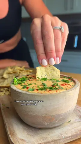 Cottage Cheese Queso 🧀  Full recipe 👇🏽 or link in bio! https://www.dliciouslyinspired.com/recipes/cottagecheesequeso 