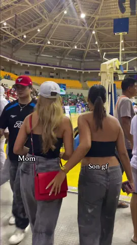 Unplanned matching outfit #momanddaughtergoals #songf #motherdaughterootd 